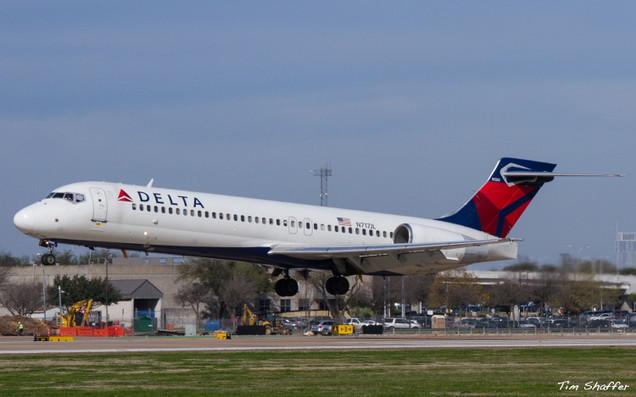 A Boeing 717, the final derivative of the DC-9 series, lands at Austin Bergstrom International Airport. Note the registration: N717DL. (Tim Shaffer)